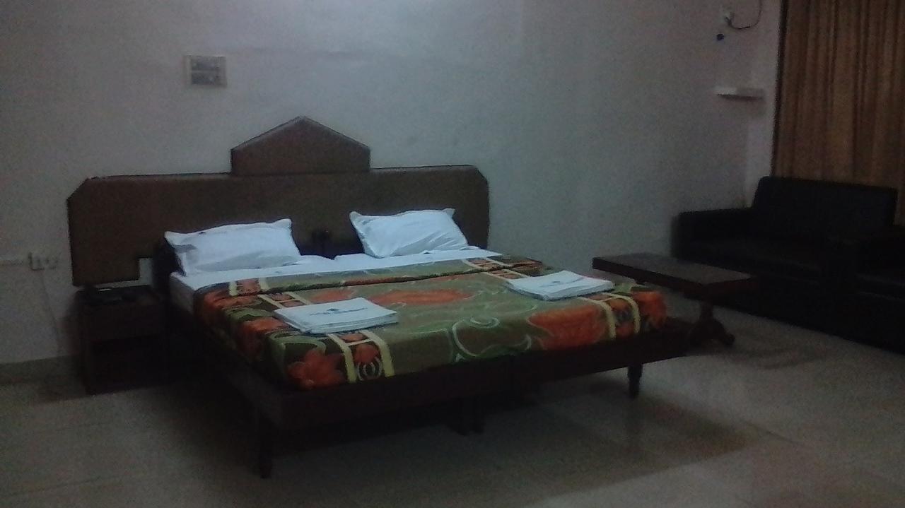 Hotel Nuhman Kondotty Екстер'єр фото