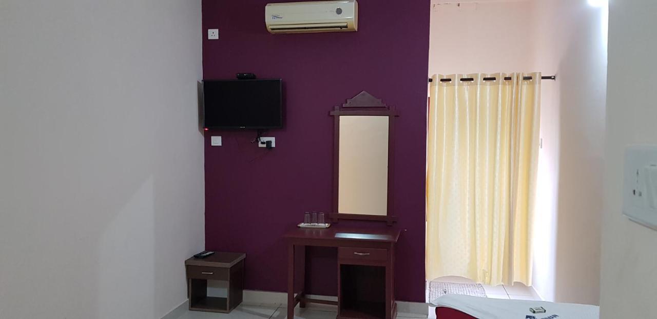 Hotel Nuhman Kondotty Екстер'єр фото